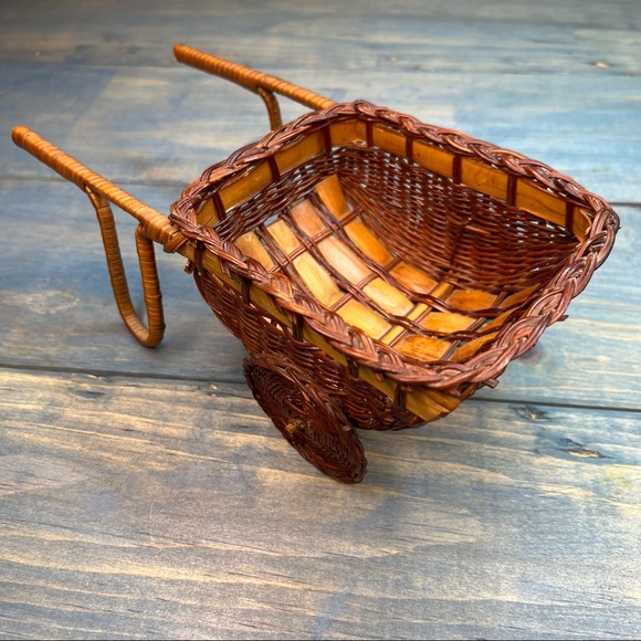 Vintage Other - Wicker Basket Planter
